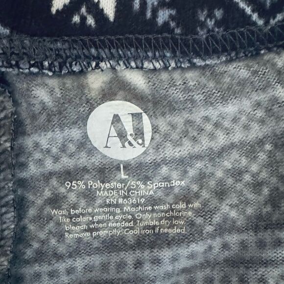 A&I Gray Hooded Top and Patterned Leggings Lounge Set Size Large/XL - Picture 8 of 9